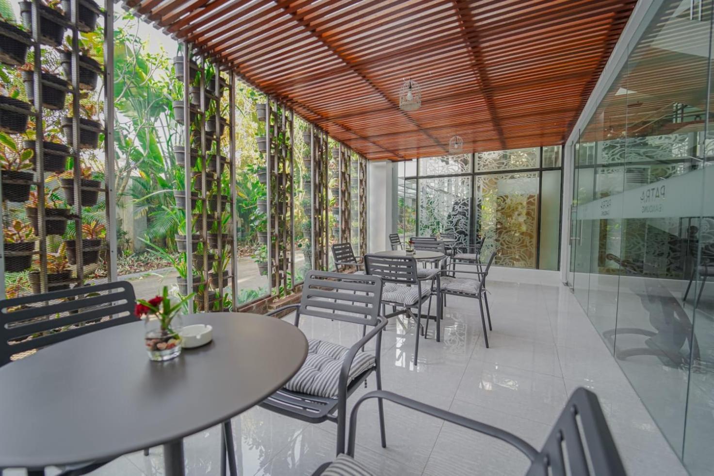 Patra Bandung Hotel Экстерьер фото