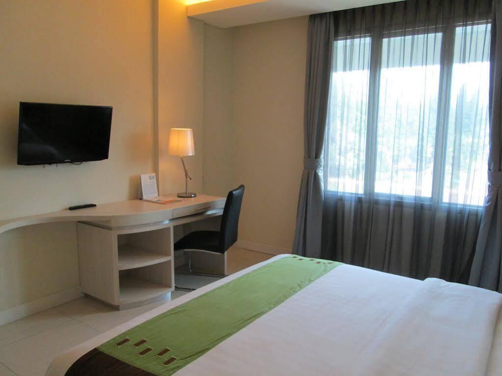 Patra Bandung Hotel Экстерьер фото